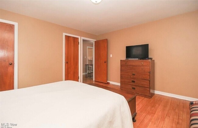 Building Photo - 4178 Bushnell Rd