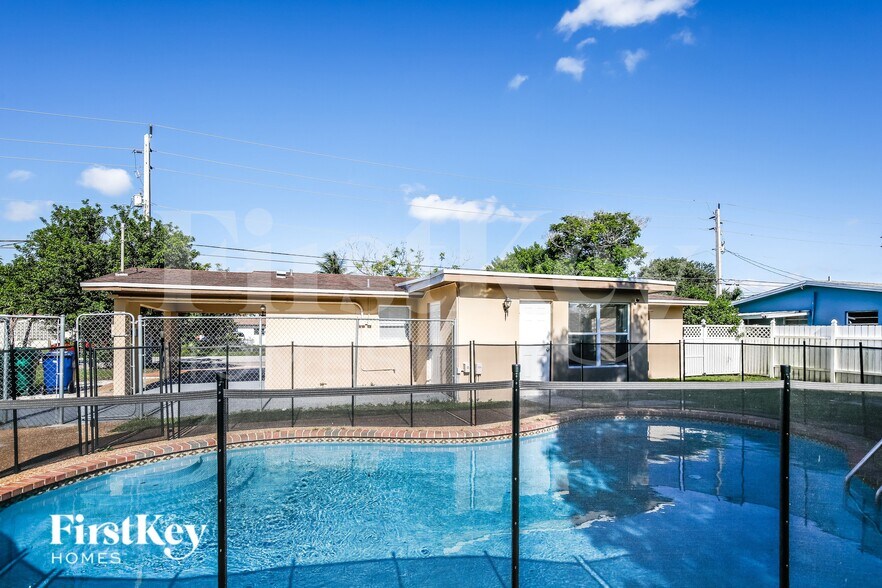 Building Photo - 1247 NW 55th Ave