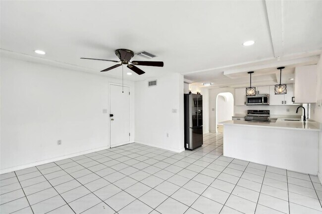 Building Photo - 3248 Rock Valley Dr