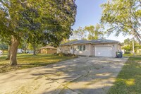 Building Photo - Beautiful 3-Bed 1.5-Bath House in Waterloo