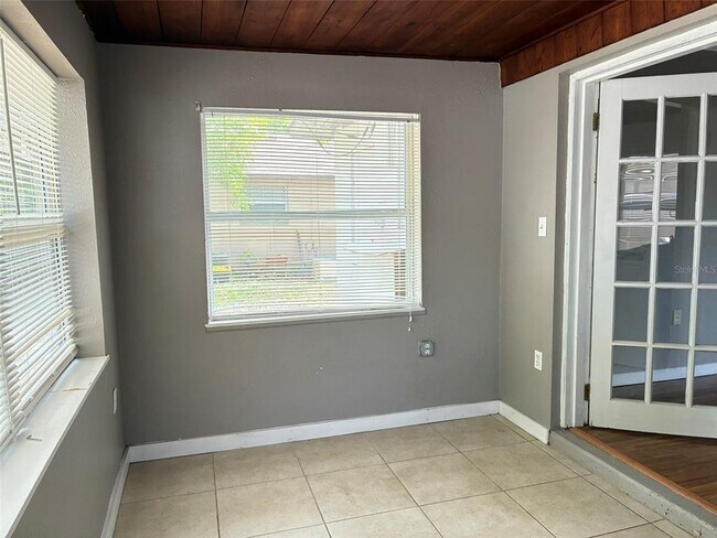 Building Photo - 1555 Michigan Ave