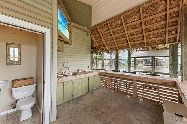 Building Photo - 21812 Frio Dr