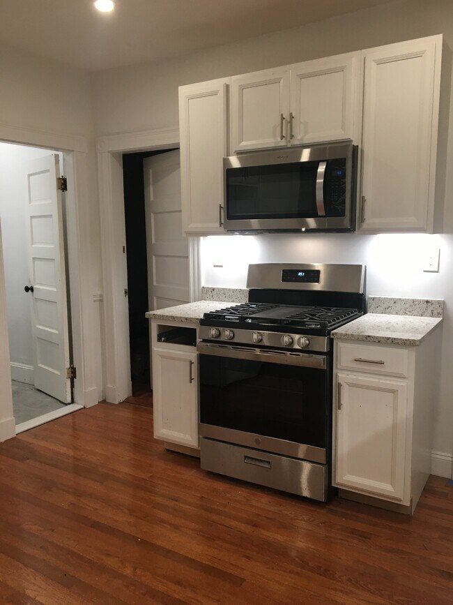 Building Photo - 11 Harold St