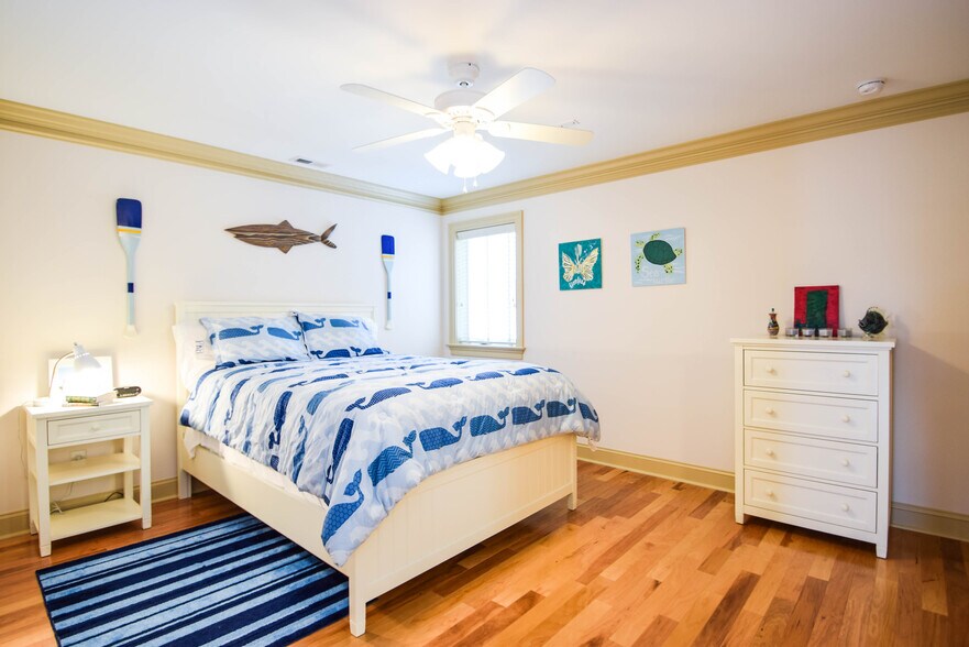 Building Photo - 11 S 31st Ave