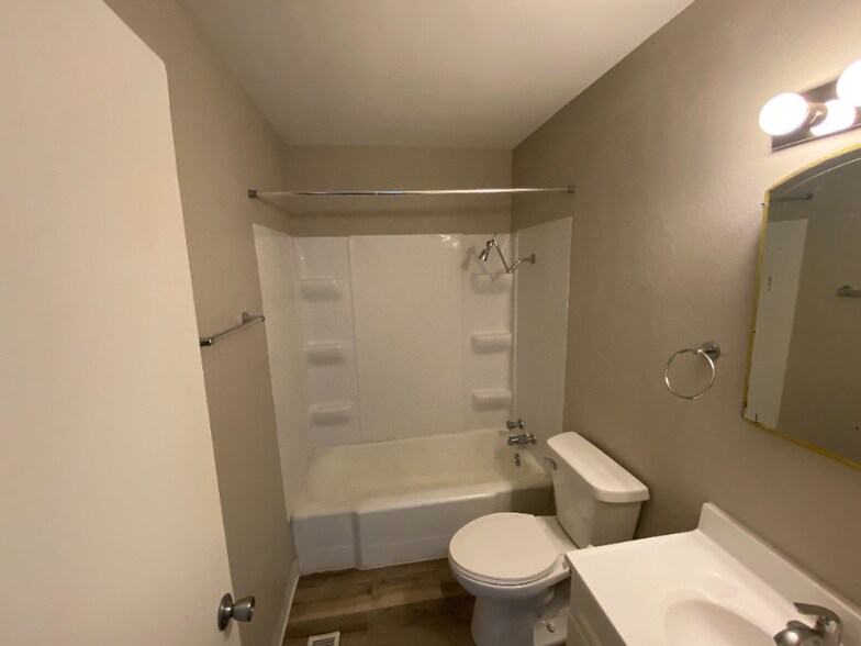 Building Photo - 1308 Chestnut St