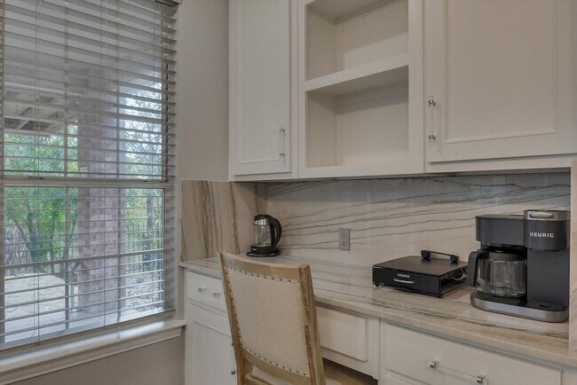 Building Photo - 2010 Indian Trail