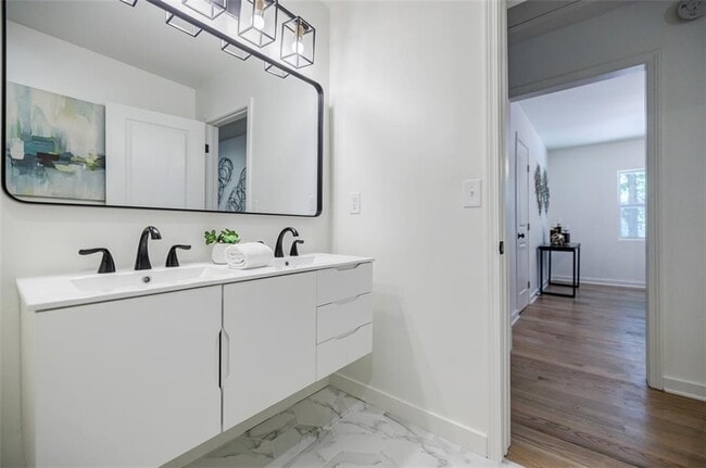 Building Photo - 3154 N Druid Hills Rd