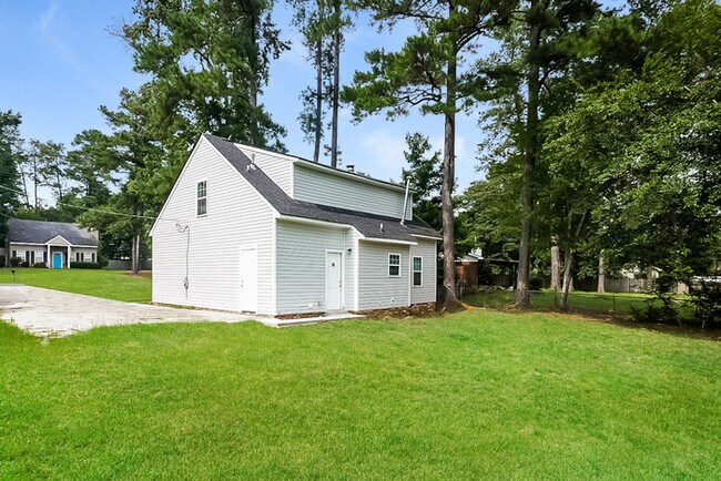 Building Photo - Charming 3 Bedroom in Martinez