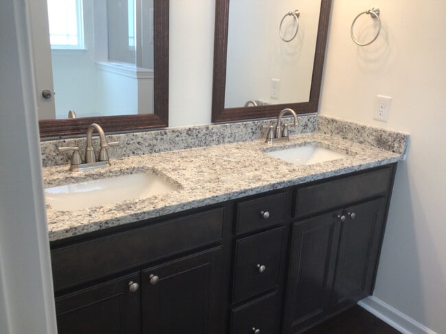 Building Photo - 137 Caledonia Dr