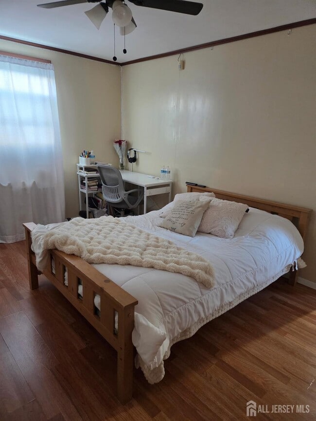 Building Photo - 413 Paderewski Ave