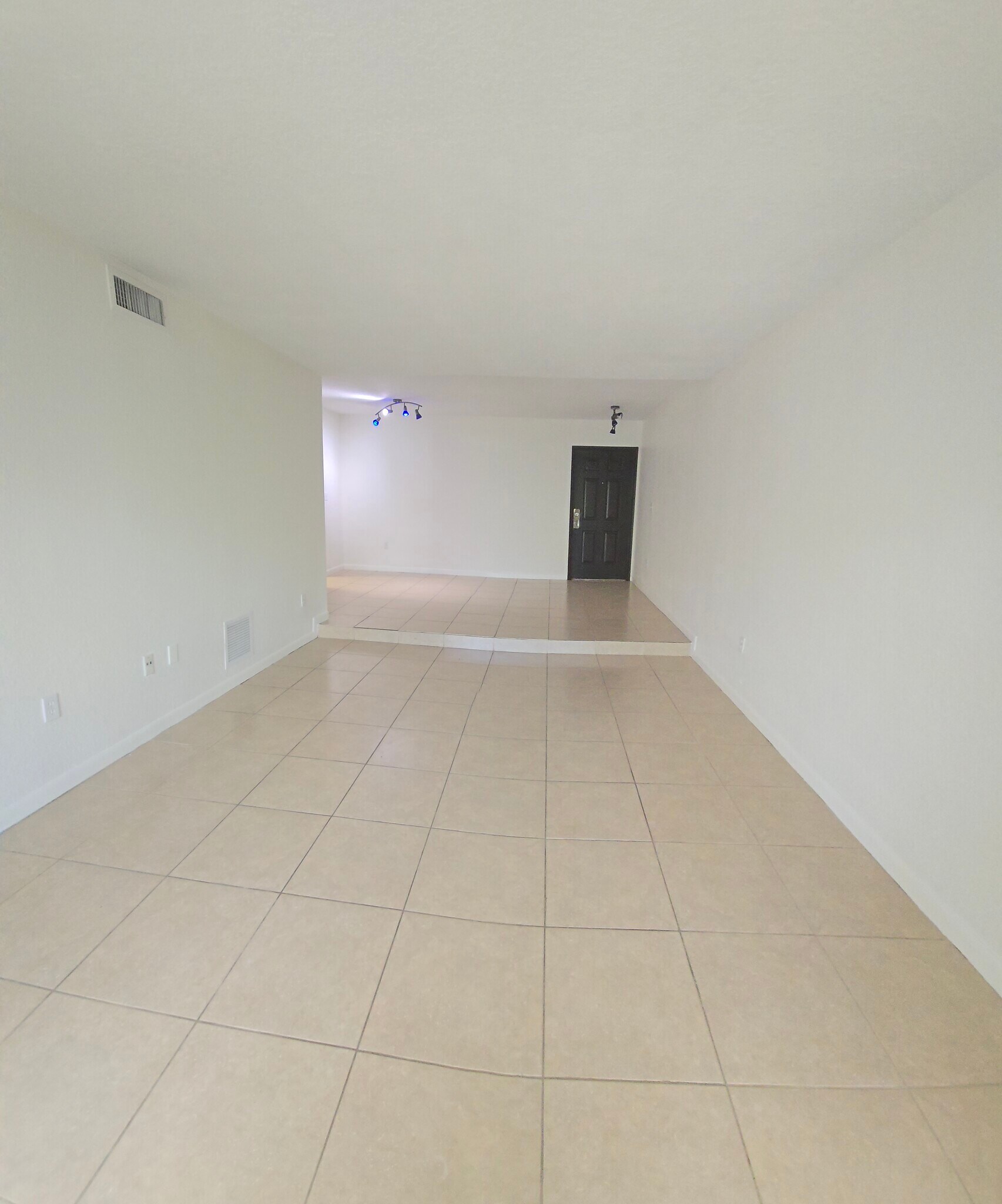 Building Photo - 8950 SW 69th Ct