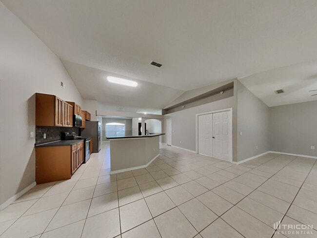 Building Photo - 24 Pineland Ln