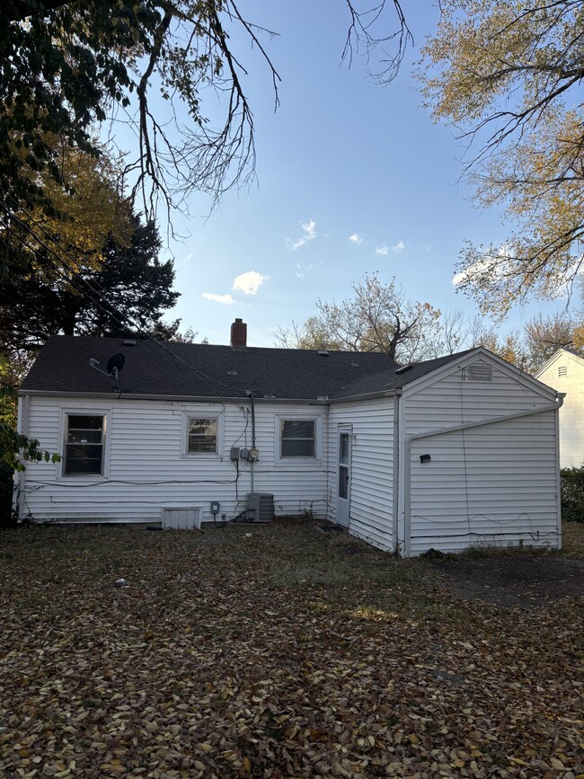 Building Photo - 1912 N Grove St
