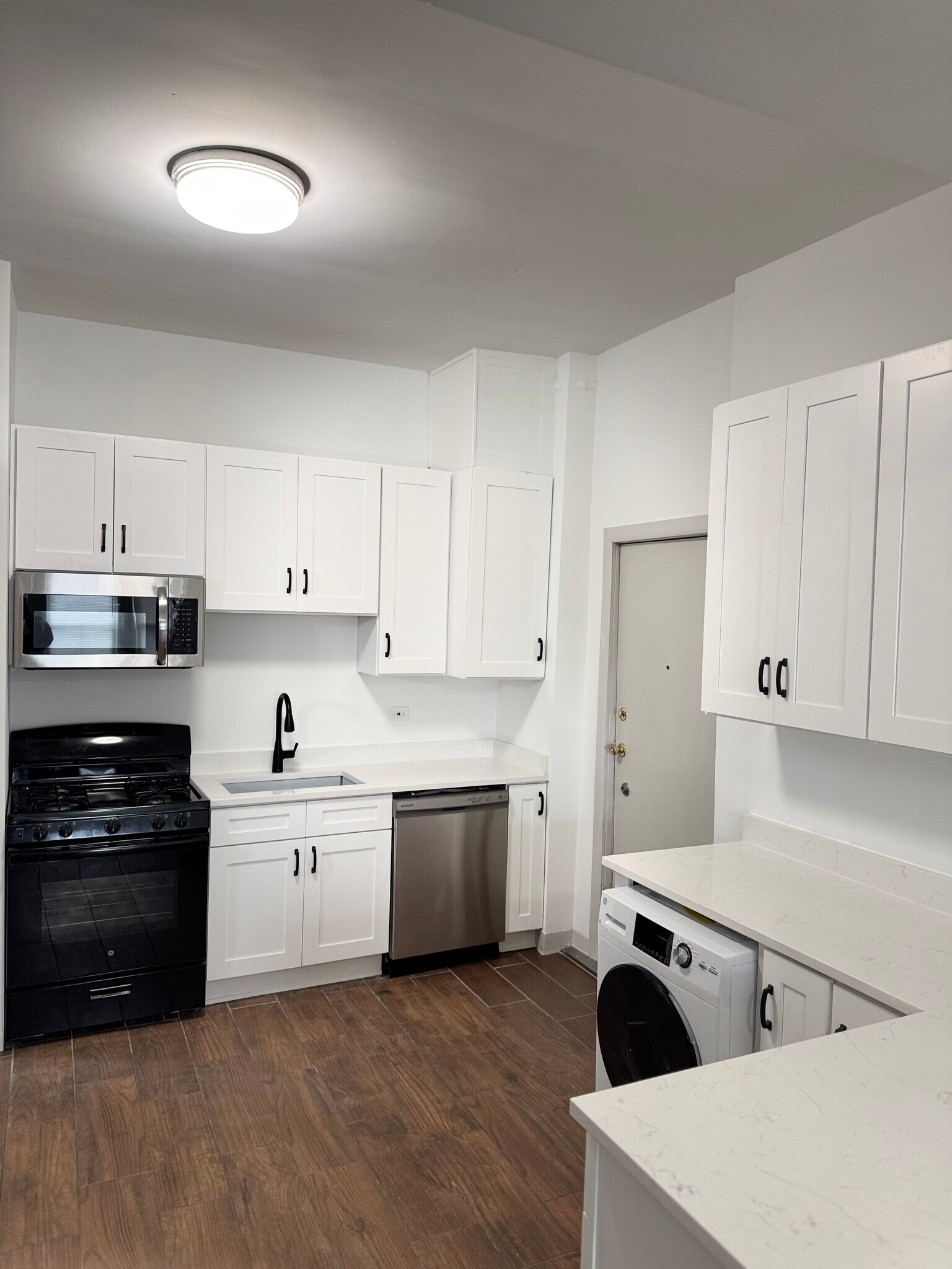 Building Photo - 2814 N Racine Ave