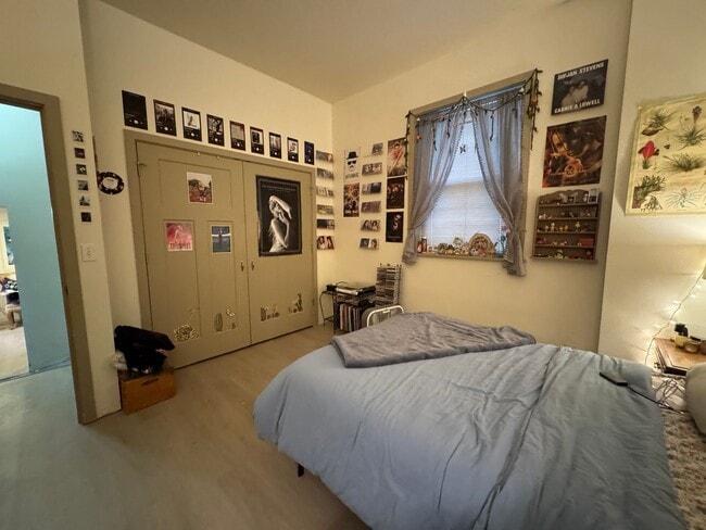 Building Photo - 7 Bed 2.5 Bath House - Near WWU