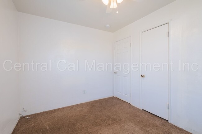 Building Photo - 2 Bedroom/1 Bath Home - $1250 per month!