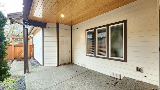 Building Photo - Home in Everett 3 Beds 2.5 bath - Pet Frie...