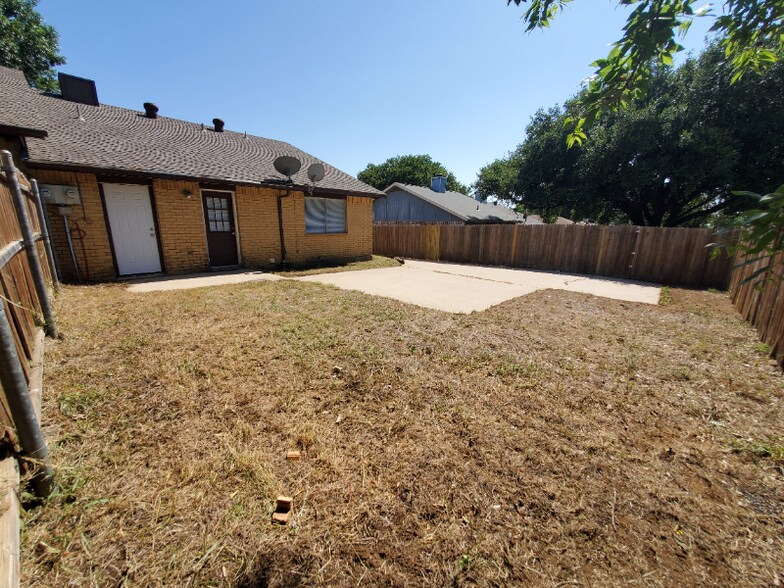 Building Photo - 310 Bluegrass Ln