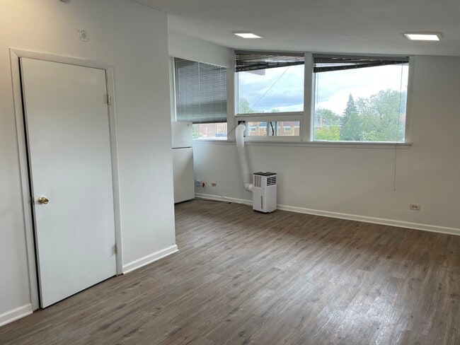 Building Photo - 3400 Main St