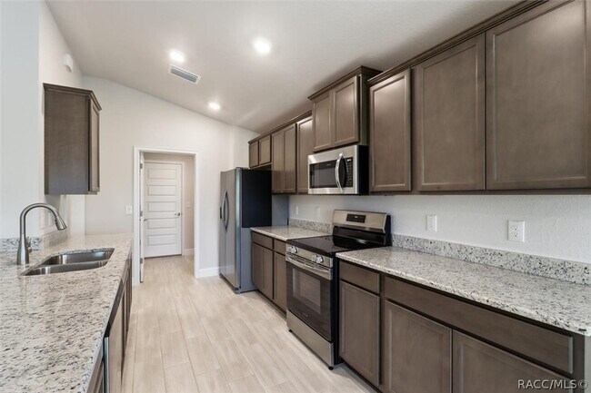 Building Photo - 336 W Rexford Dr