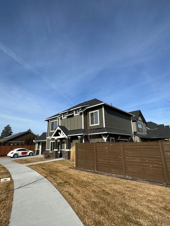 Building Photo - Beautiful Stone Creek Home | Open Layout, RV Parking & Private Pool Access