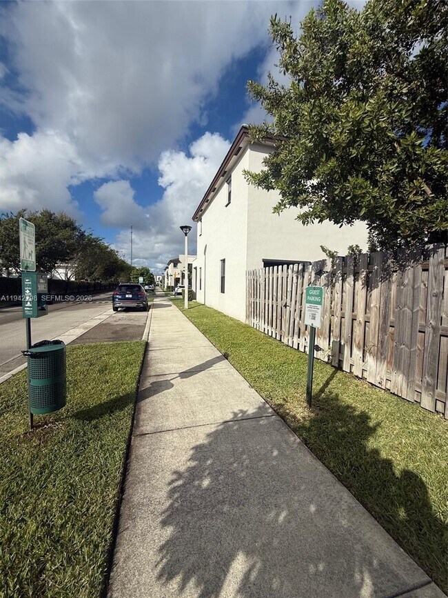 Building Photo - 21432 NE 2nd Path