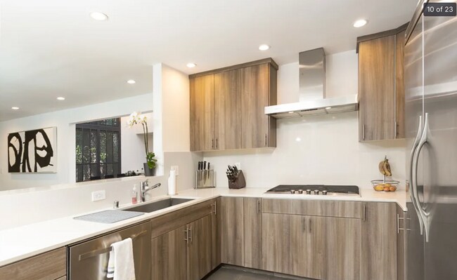 Building Photo - Come home to this Modern 2-bedroom Townhome in West Hollywood!