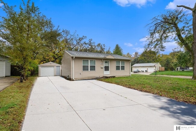 Primary Photo - 7425 S 69th St