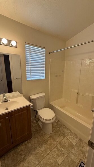 Building Photo - 1581 Durocher Ln