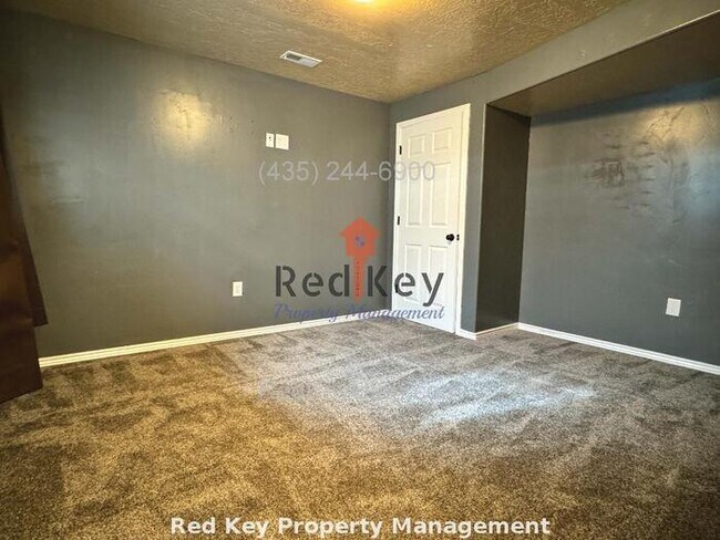 Building Photo - 770 N Single Family Home