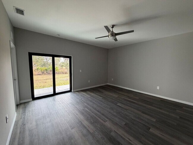 Building Photo - 2317 NE 15th Ln