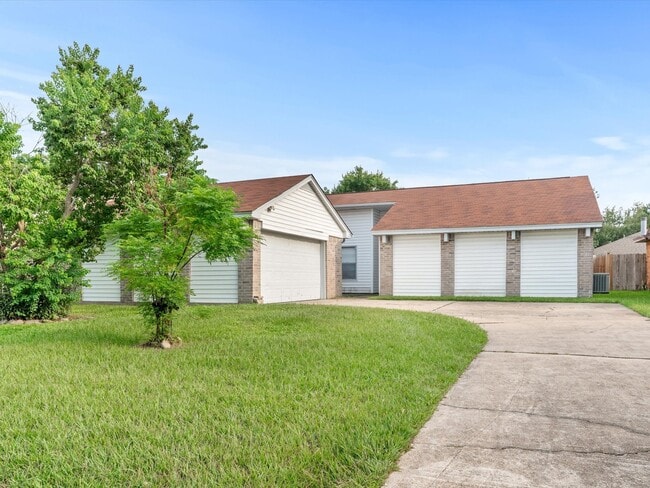 Primary Photo - 13515 Wimbledon Oaks Dr