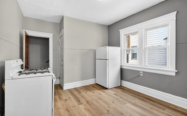 Building Photo - 458 Kling St