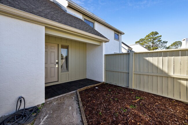 Building Photo - 4300 Bay Point Rd