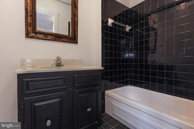 Building Photo - 1019 N Monroe St