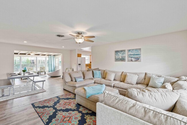 Building Photo - 655 Kingfish Pl