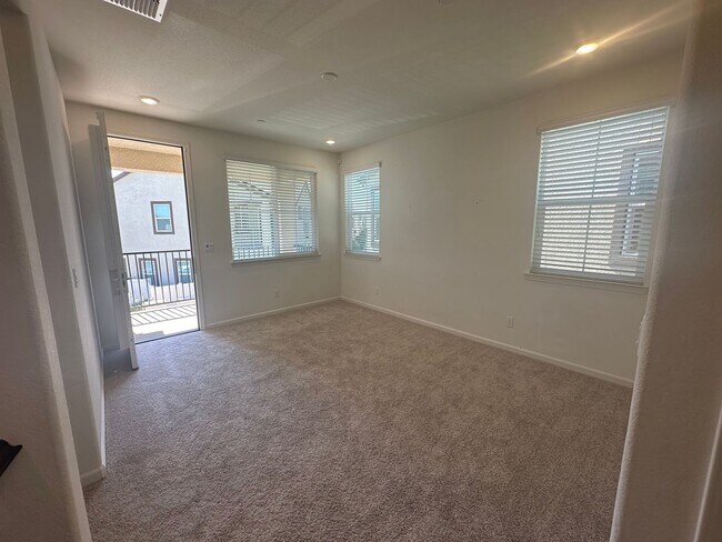 Building Photo - Stunning Former Model Home in Prime Rosevi...