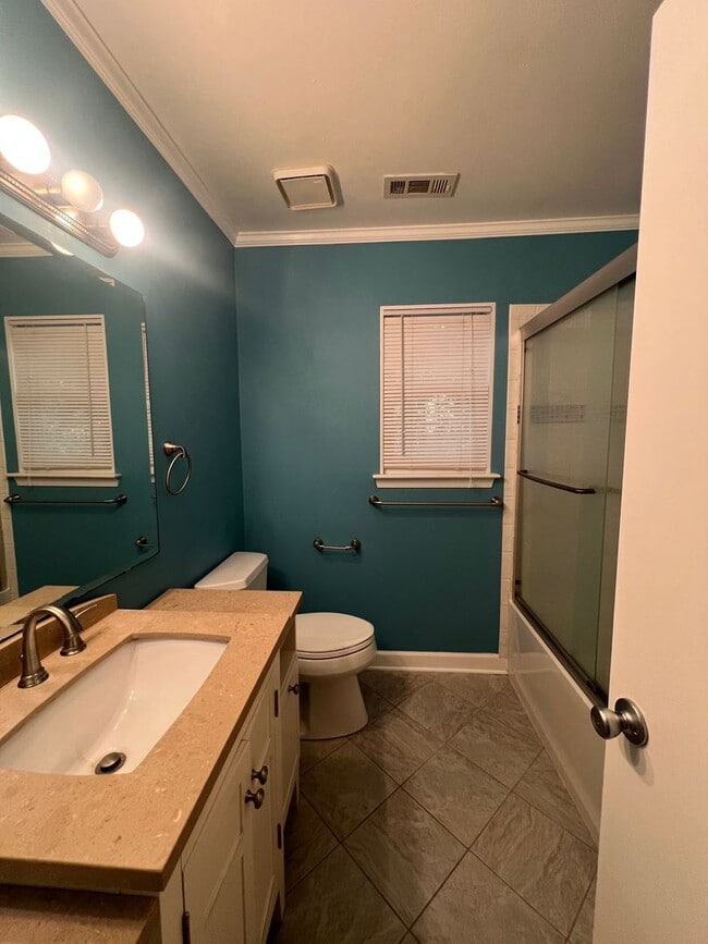 Building Photo - 105 Bellows Pl