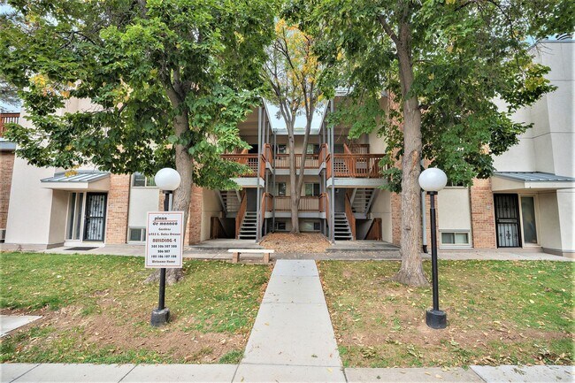 Primary Photo - Beautifully Updated Condo In Desirable Sou...
