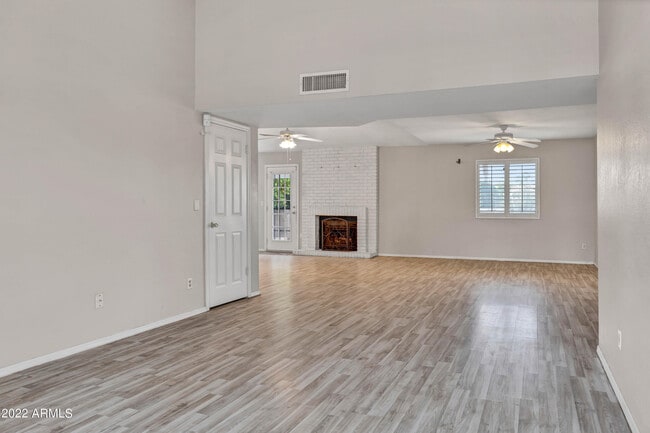 Building Photo - 16250 N 64th Pl