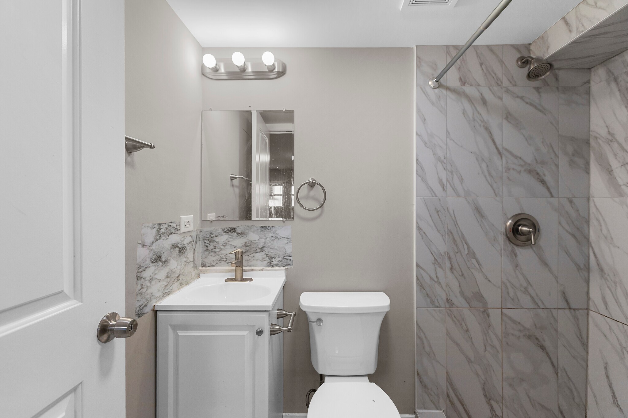 Building Photo - 5731 N Washtenaw Ave