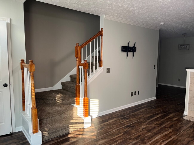 Building Photo - "Charming Franklin Townhouse: 2BR, 2.5BA w...