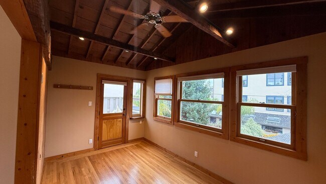 Building Photo - 4172 Howe St