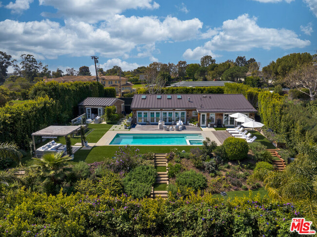 Building Photo - 6540 Dume Dr