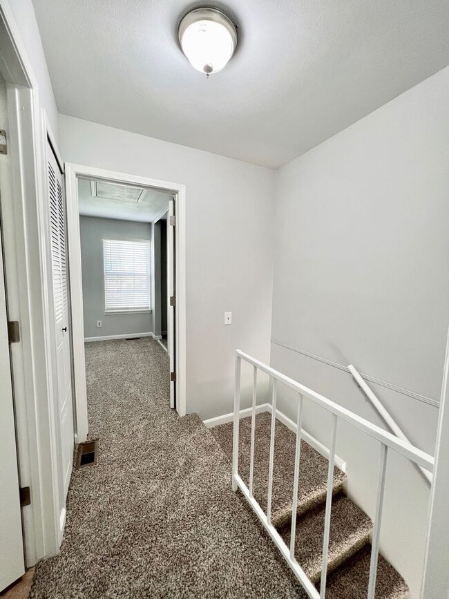 Building Photo - Renovated 3 Bedroom/2 Baths Townhouse in V...