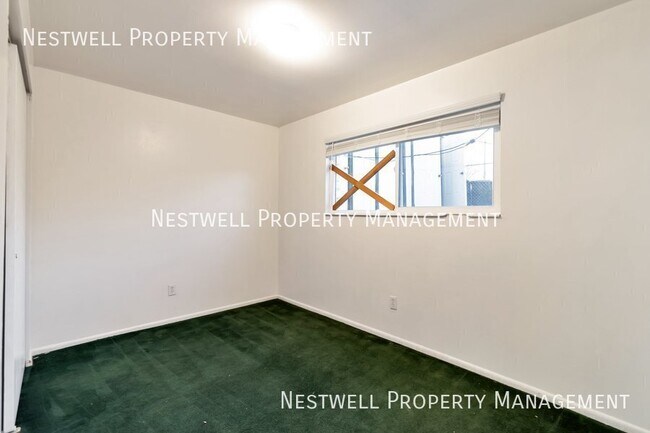 Building Photo - Great Affordable Ground-FLoor Condo in Mid...