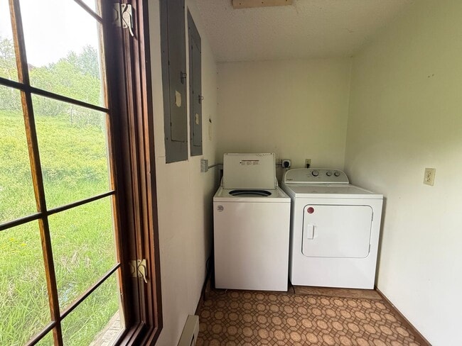 Building Photo - Live on the Mountain! 3bd/2ba Half Duplex
