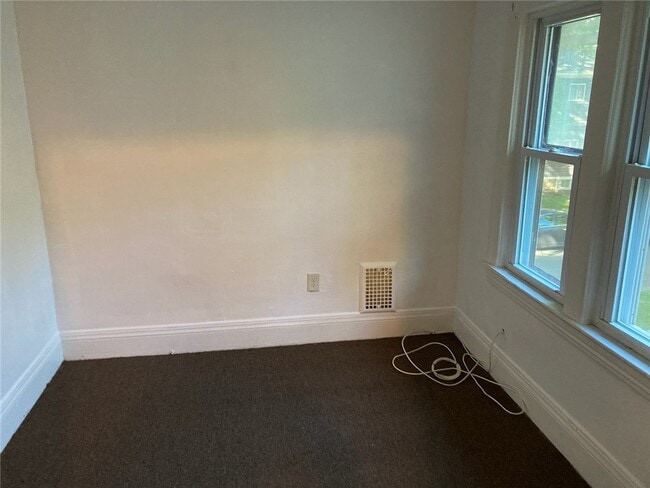 Building Photo - 15 Cutler St