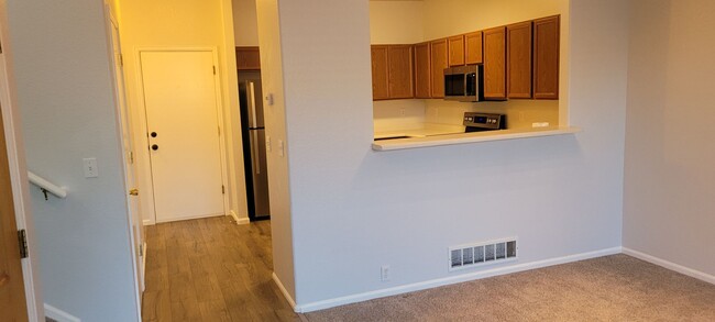 Building Photo - Stetson Hills Townhome