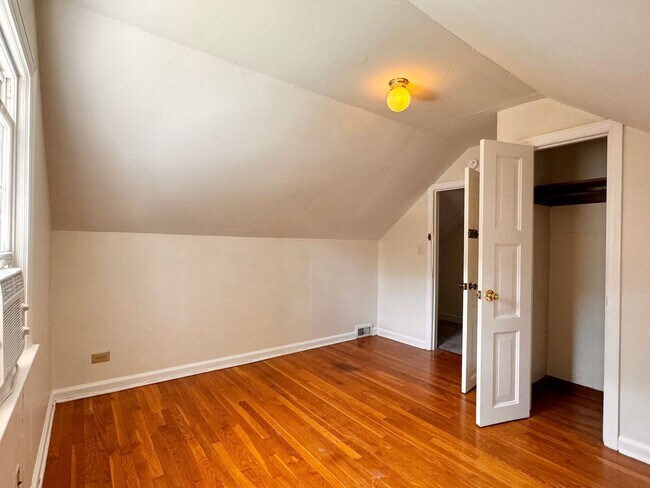 Building Photo - 509 Valley Rd